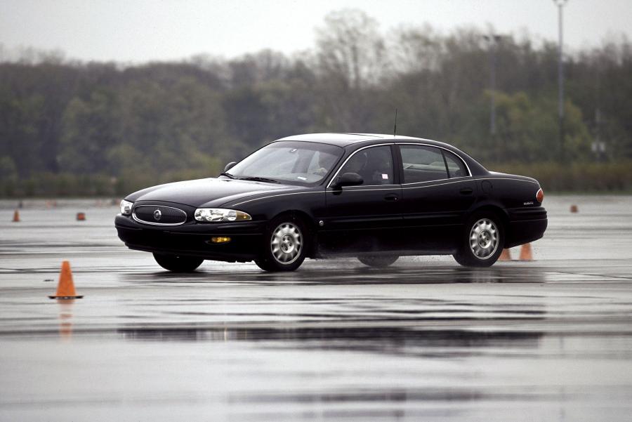  Buick LeSabre 2000 года  (фото 18 из 35)